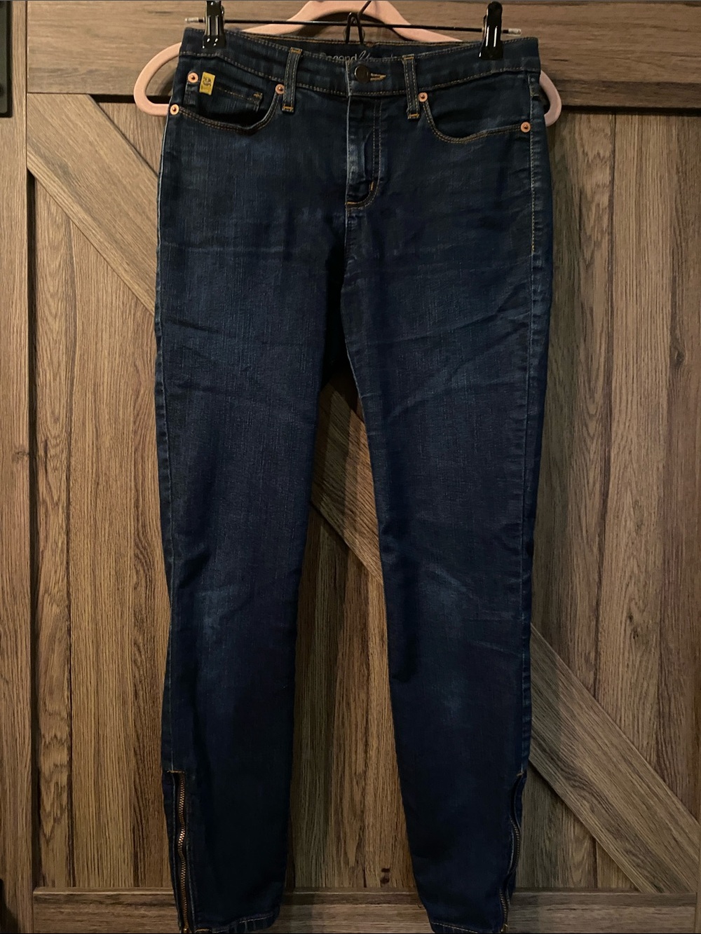 Second Yoga Jeans dark wash skinny jeans in size 26, featuring ankle-zip details